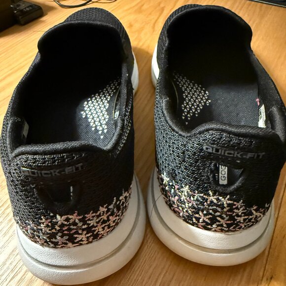 BLACK SKECHERS SLIP ON SNEAKER WITH DESIGN SIZE 7.5 - Picture 2 of 6